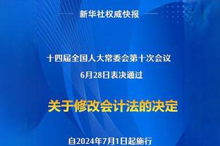 脑袋都砸到篮板了！惠特摩尔快下接队友助攻单臂空接飞扣